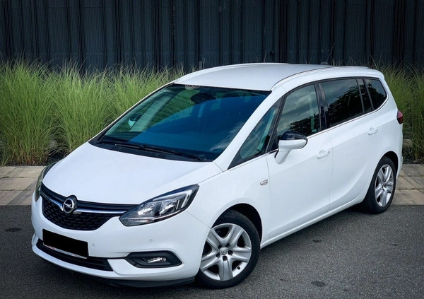 Opel Zafira cena 46800 przebieg: 220000, rok produkcji 2018 z Nowe Miasto nad Pilicą małe 232